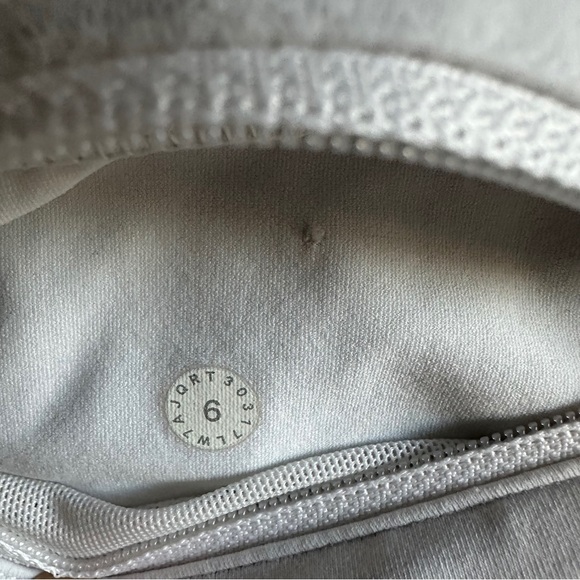 Lululemon Speed Up Short *2.5" Inseam Size 6 in White - Picture 10 of 12